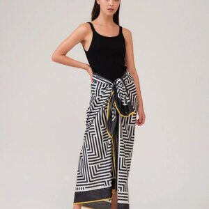 Jim Thompson 100% cotton maze, geometric Perreo black and white 52” x 60”